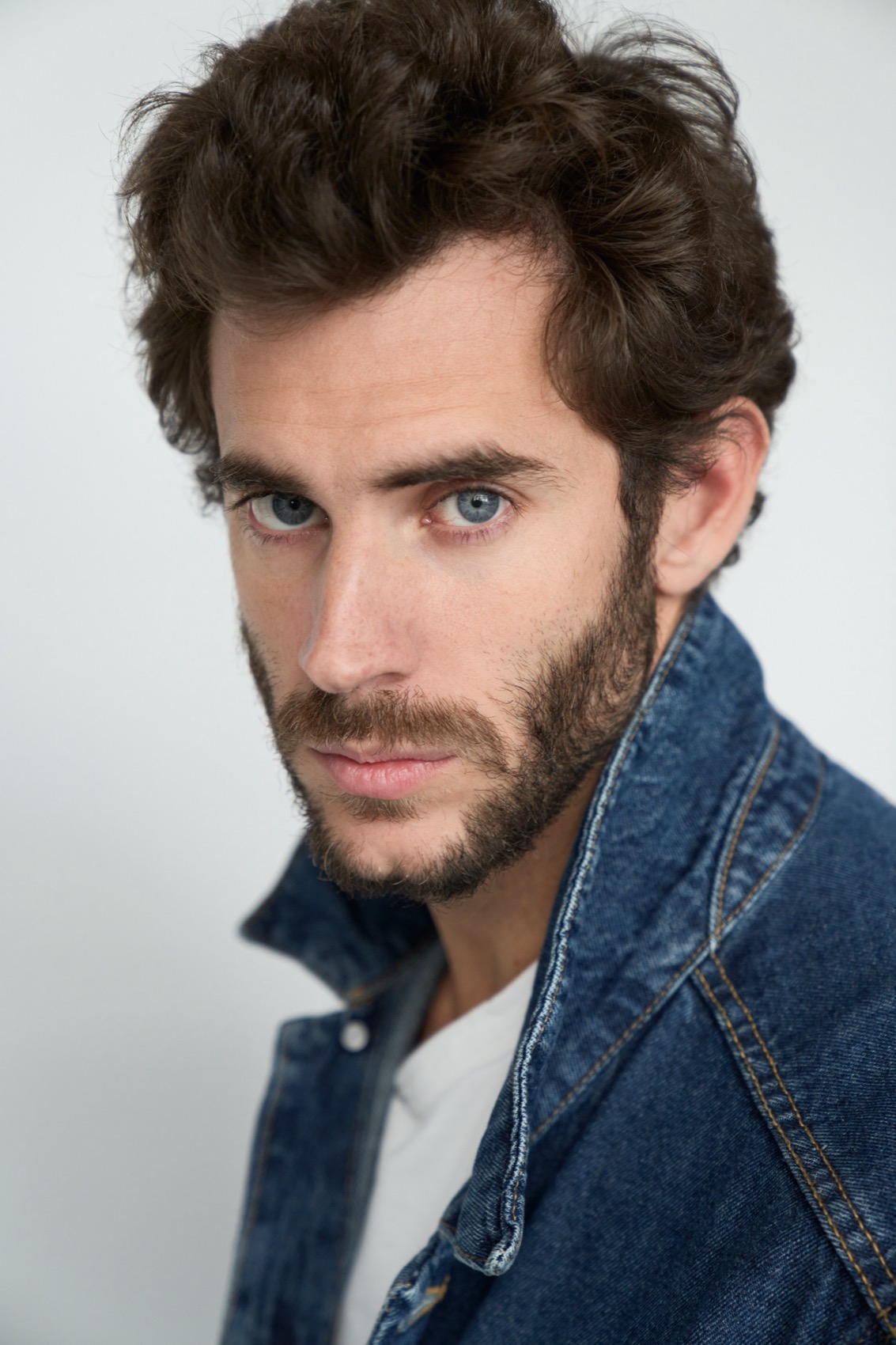 Portrait of artist Sebas Mata